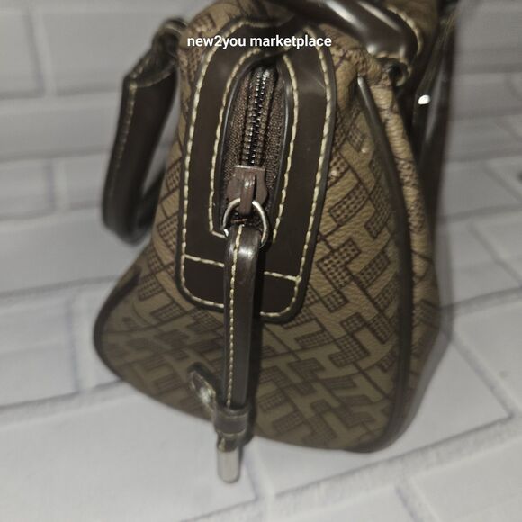 tommy hilfiger hand bag compact purse brown with black interior lightly used - Picture 7 of 16